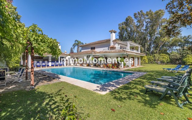 Detached villa - Resale - Estepona - Cancelada