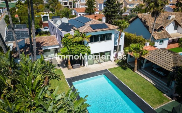 Detached villa - Resale - Estepona - Costalita