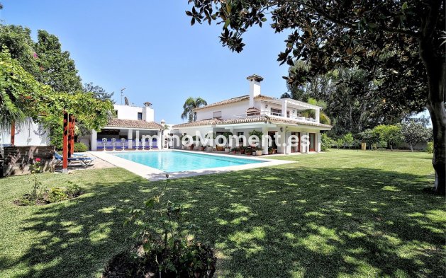 Detached villa - Resale - Estepona - Costalita