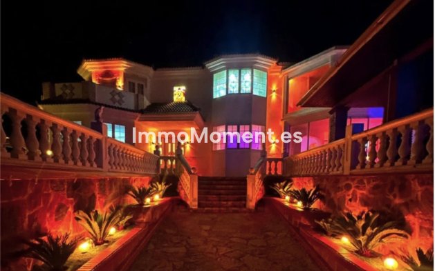 Detached villa - Resale - Estepona - Estepona Centro