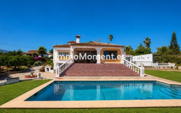 Detached villa - Resale - Estepona - Estepona Centro