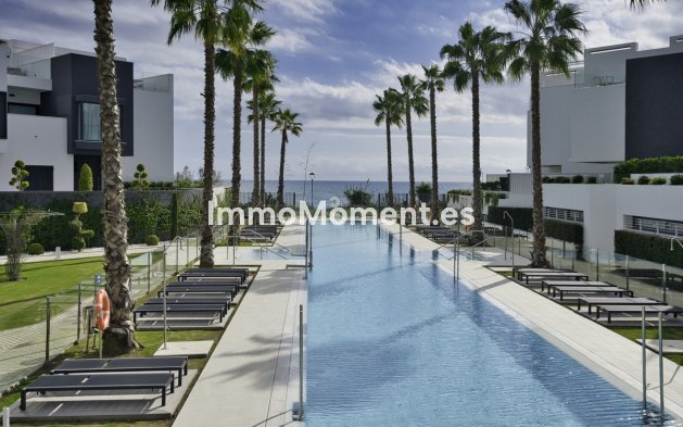 Detached villa - Resale - Estepona - Estepona Centro