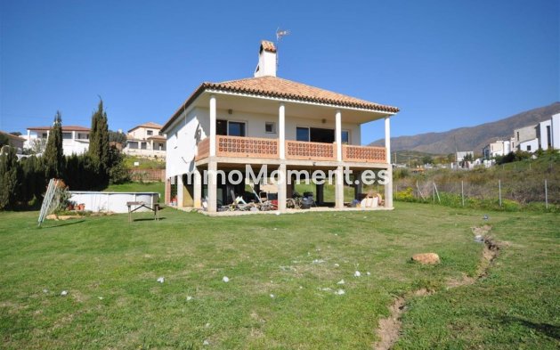 Detached villa - Resale - Estepona - Estepona Centro