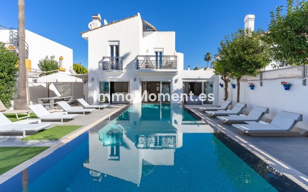 Detached villa - Resale - Estepona - Estepona Centro
