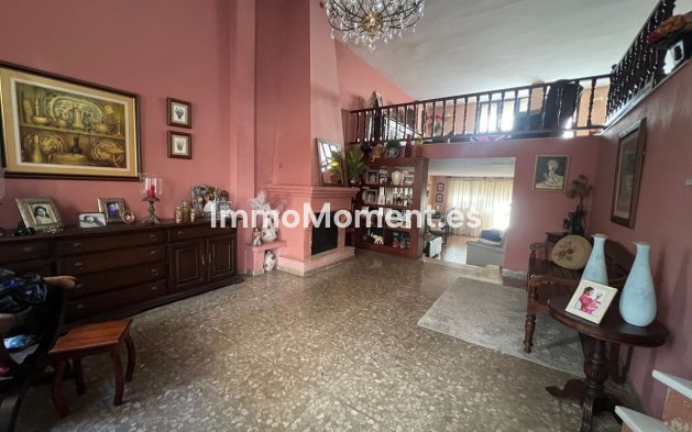Detached villa - Resale - Estepona - Estepona Centro
