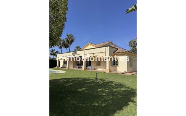 Detached villa - Resale - Estepona - Estepona Centro