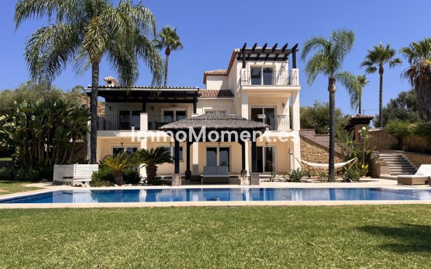 Detached villa - Resale - Estepona - Estepona