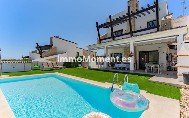 Detached villa - Resale - Estepona - Valle Romano