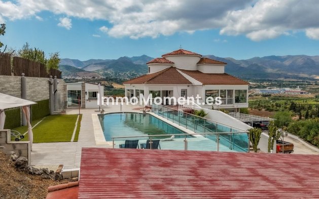 Detached villa - Resale - Inland  - Alhaurín de la Torre
