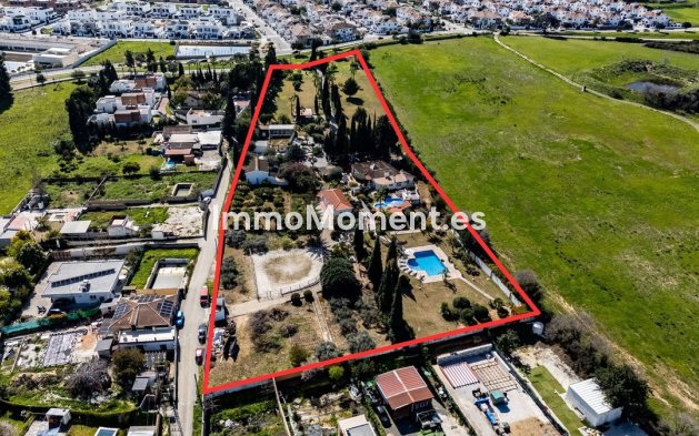 Detached villa - Resale - Inland  - Alhaurín de la Torre