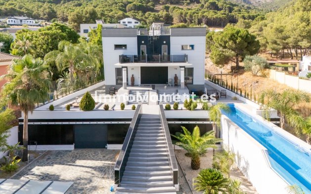 Detached villa - Resale - Inland  - Alhaurín de la Torre