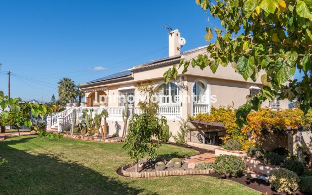 Detached villa - Resale - Inland  - Alhaurín de la Torre