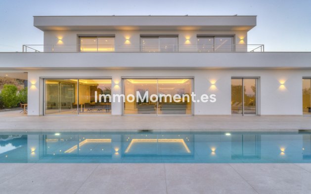 Detached villa - Resale - Inland  - Coín