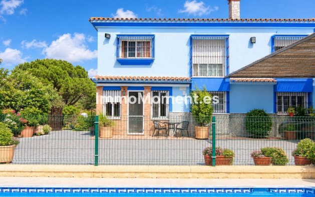 Detached villa - Resale - Inland  - Coín