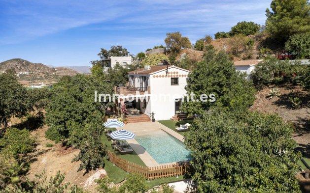 Detached villa - Resale - Inland  - Coín