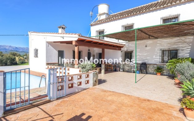 Detached villa - Resale - Inland  - Coín