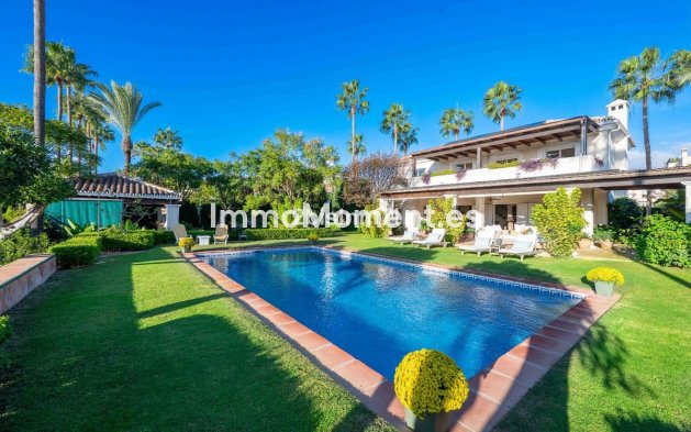 Detached villa - Resale - Marbella - Elviria