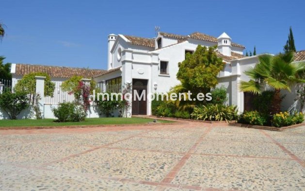 Detached villa - Resale - Marbella - Guadalmina Baja