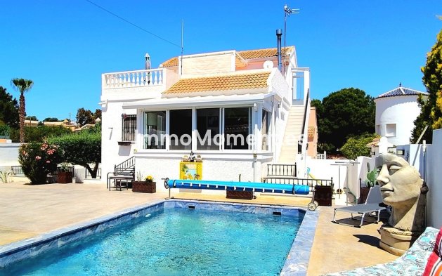 Detached villa - Resale - Orihuela - Orihuela Costa