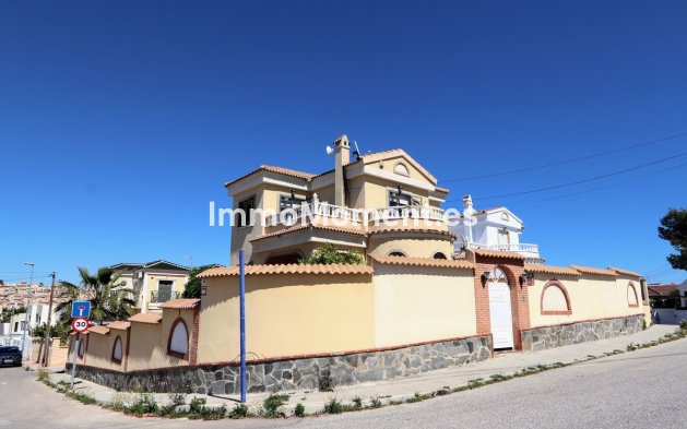 Detached villa - Resale - Orihuela - Villamartin