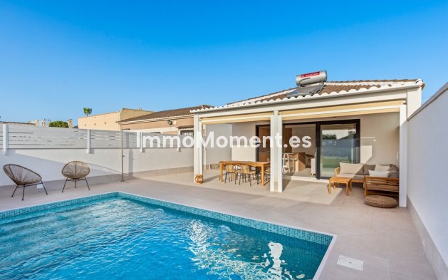 Detached villa - Resale - Torrevieja - El Chaparral