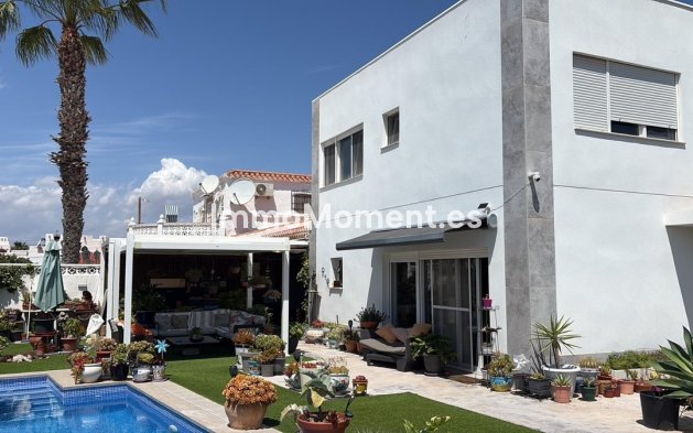 Detached villa - Resale - Torrevieja - La Siesta