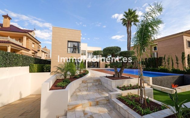 Detached villa - Resale - Torrevieja - La Veleta