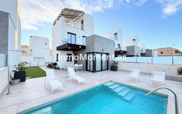 Detached villa - Resale - Torrevieja - Los Balcones - Los Altos del Edén