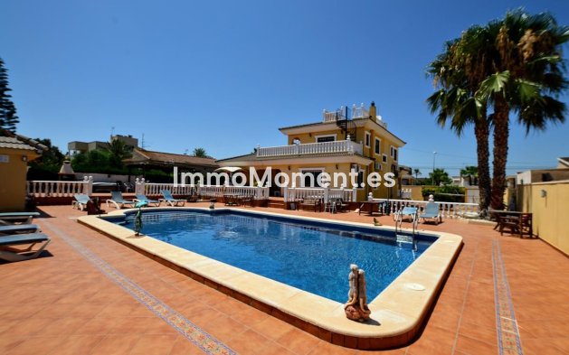 Detached villa - Resale - Torrevieja - Los Balcones - Los Altos del Edén