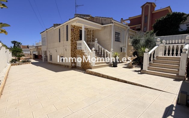 Detached villa - Resale - Torrevieja - Torrevieja