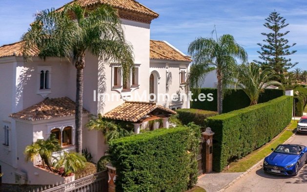 Freistehende Villa - Wiederverkauf - Estepona  - Atalaya
