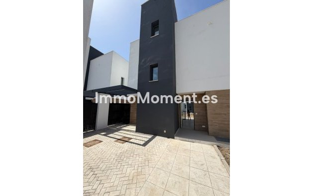 Freistehende Villa - Wiederverkauf - Estepona  - Atalaya