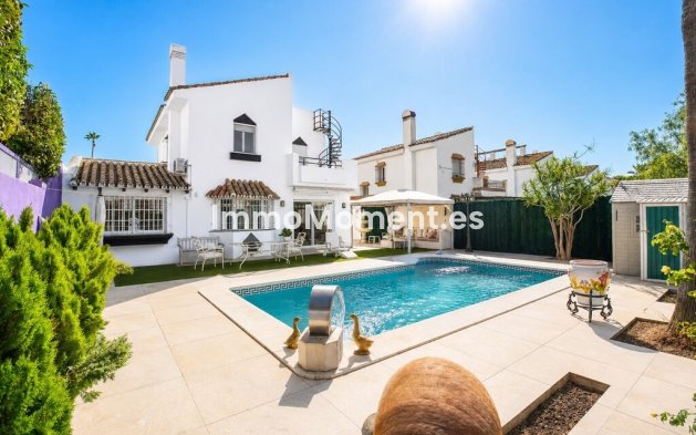 Freistehende Villa - Wiederverkauf - Estepona  - Atalaya