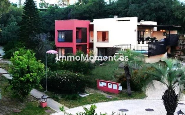 Freistehende Villa - Wiederverkauf - Estepona  - Estepona Centro
