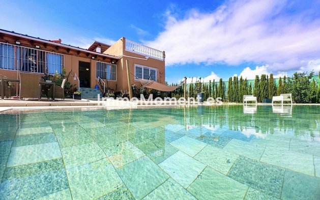 Freistehende Villa - Wiederverkauf - Estepona  - Estepona Centro