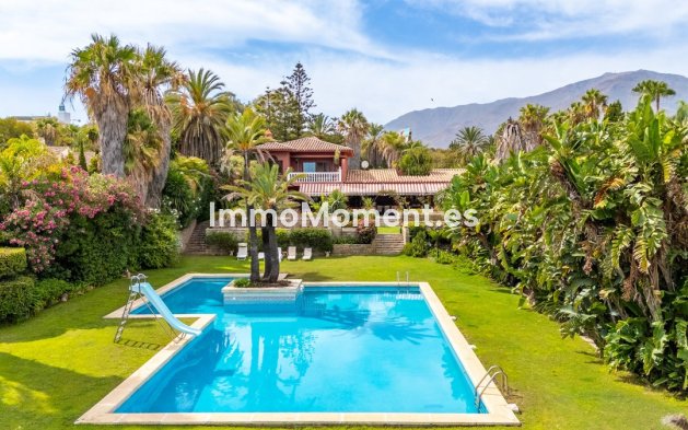 Freistehende Villa - Wiederverkauf - Estepona  - Estepona Centro
