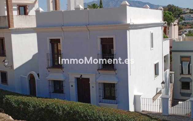 Freistehende Villa - Wiederverkauf - Estepona  - Estepona Centro