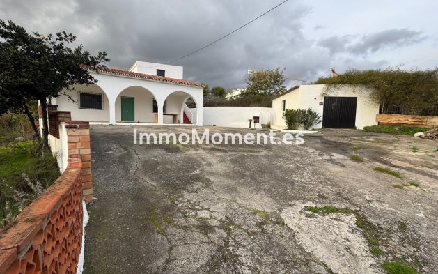 Freistehende Villa - Wiederverkauf - Estepona  - Estepona Centro