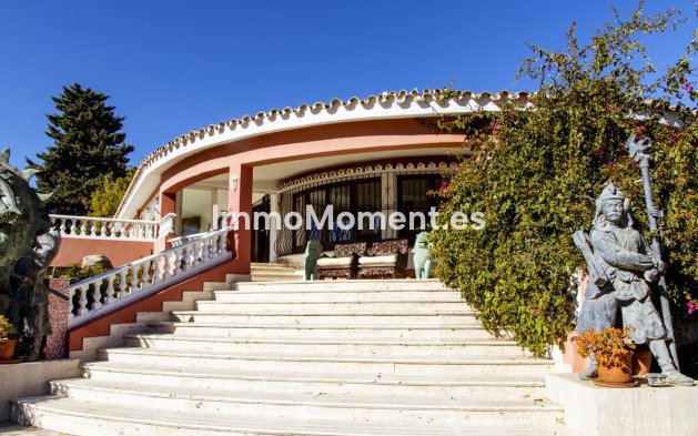 Freistehende Villa - Wiederverkauf - Estepona  - Estepona Centro