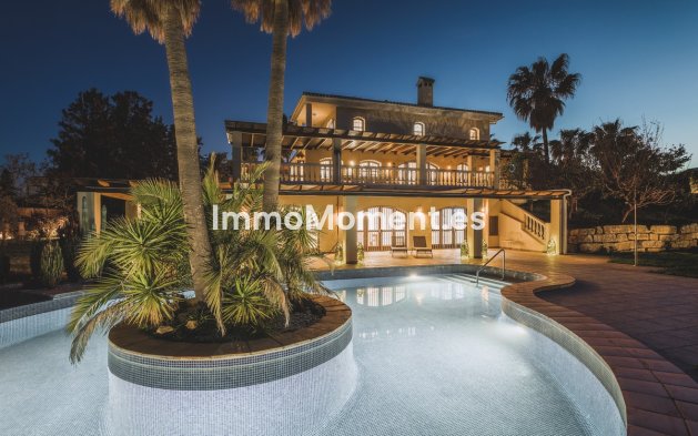 Freistehende Villa - Wiederverkauf - Estepona  - Estepona Centro