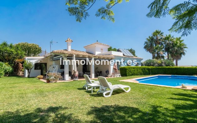 Freistehende Villa - Wiederverkauf - Estepona  - Estepona Centro