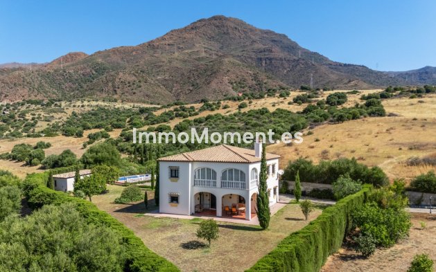 Freistehende Villa - Wiederverkauf - Estepona  - Estepona Centro