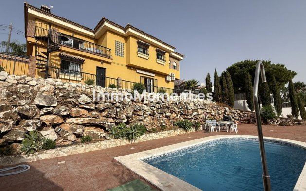 Freistehende Villa - Wiederverkauf -   Inländisch - Alhaurín de la Torre