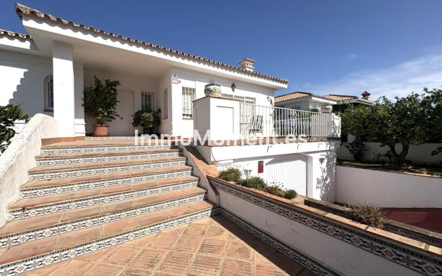 Freistehende Villa - Wiederverkauf -   Inländisch - Alhaurín de la Torre
