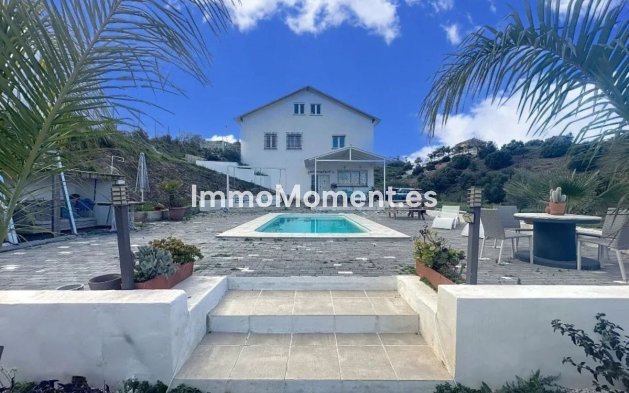 Freistehende Villa - Wiederverkauf -   Inländisch - Alhaurín el Grande Centro