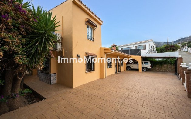 Freistehende Villa - Wiederverkauf -   Inländisch - Alhaurín el Grande Centro