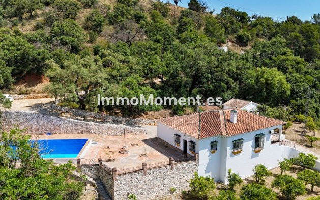 Freistehende Villa - Wiederverkauf -   Inländisch - Alhaurín el Grande Centro