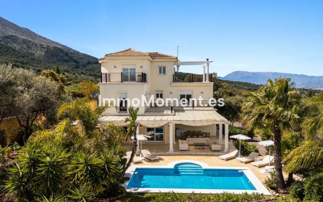 Freistehende Villa - Wiederverkauf -   Inländisch - Alhaurín el Grande Centro