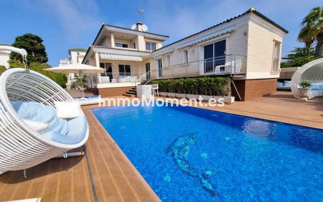 Freistehende Villa - Wiederverkauf - Torrevieja - La Mata