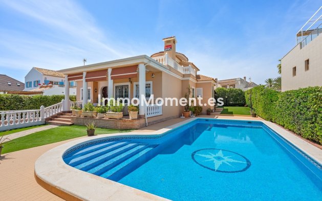 Freistehende Villa - Wiederverkauf - Torrevieja - La Mata